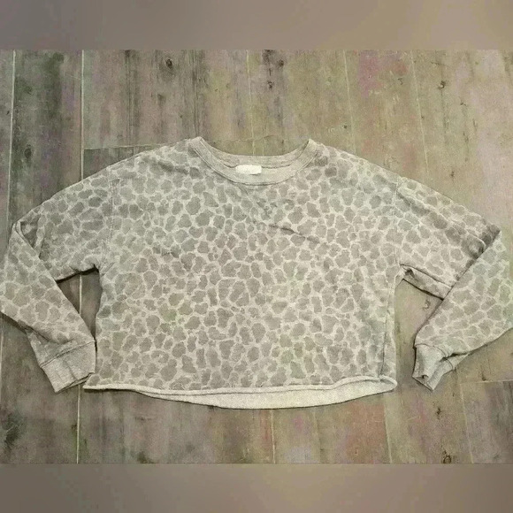Colsie Leopard Print Crop Sweater - Picture 1 of 7